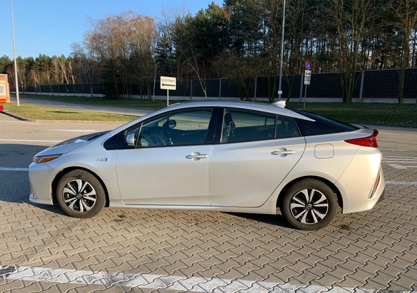 Toyota Prius cena 79000 przebieg: 79000, rok produkcji 2018 z Łomianki małe 667